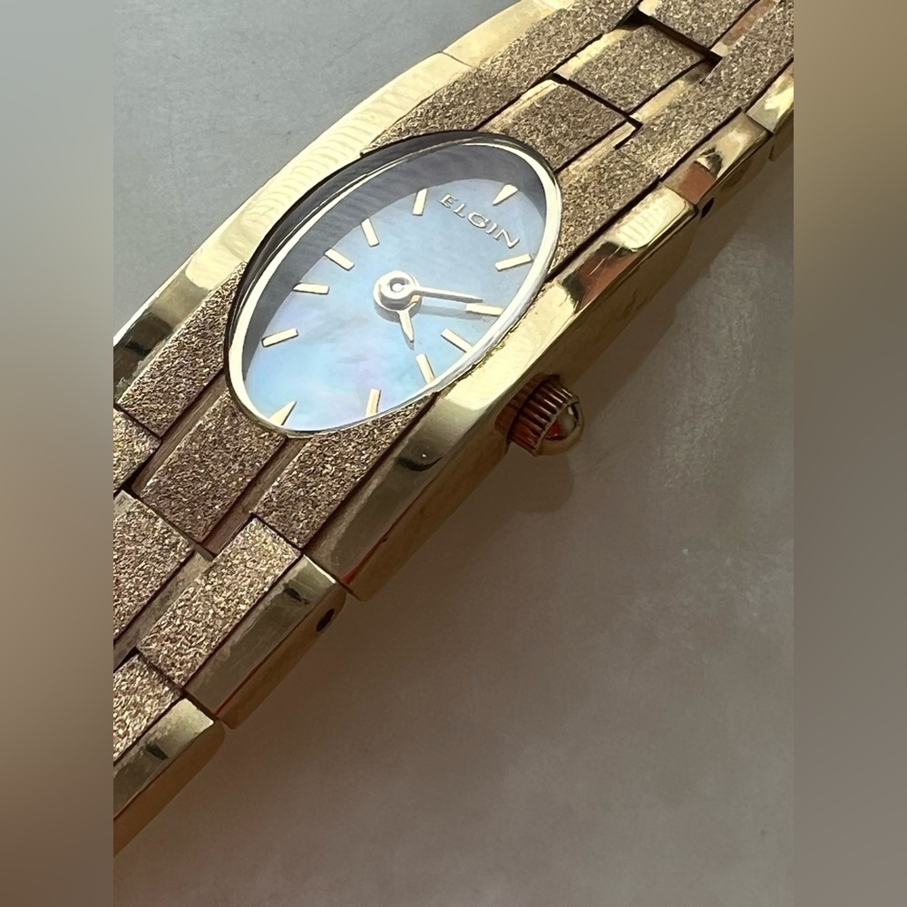 Woman Elgin watch Gold Band
